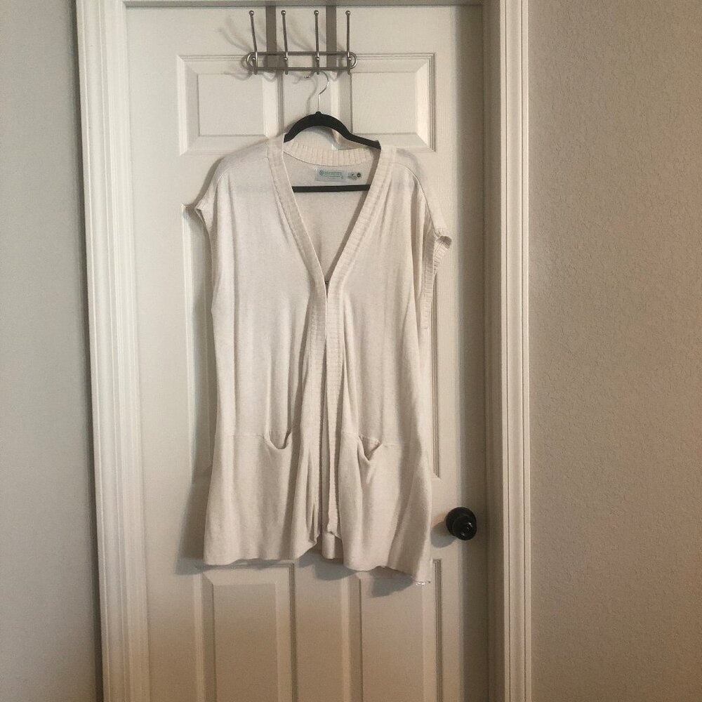 Aventura Organic Cotton cream layering‎ open front w/clasp and pockets cardigan